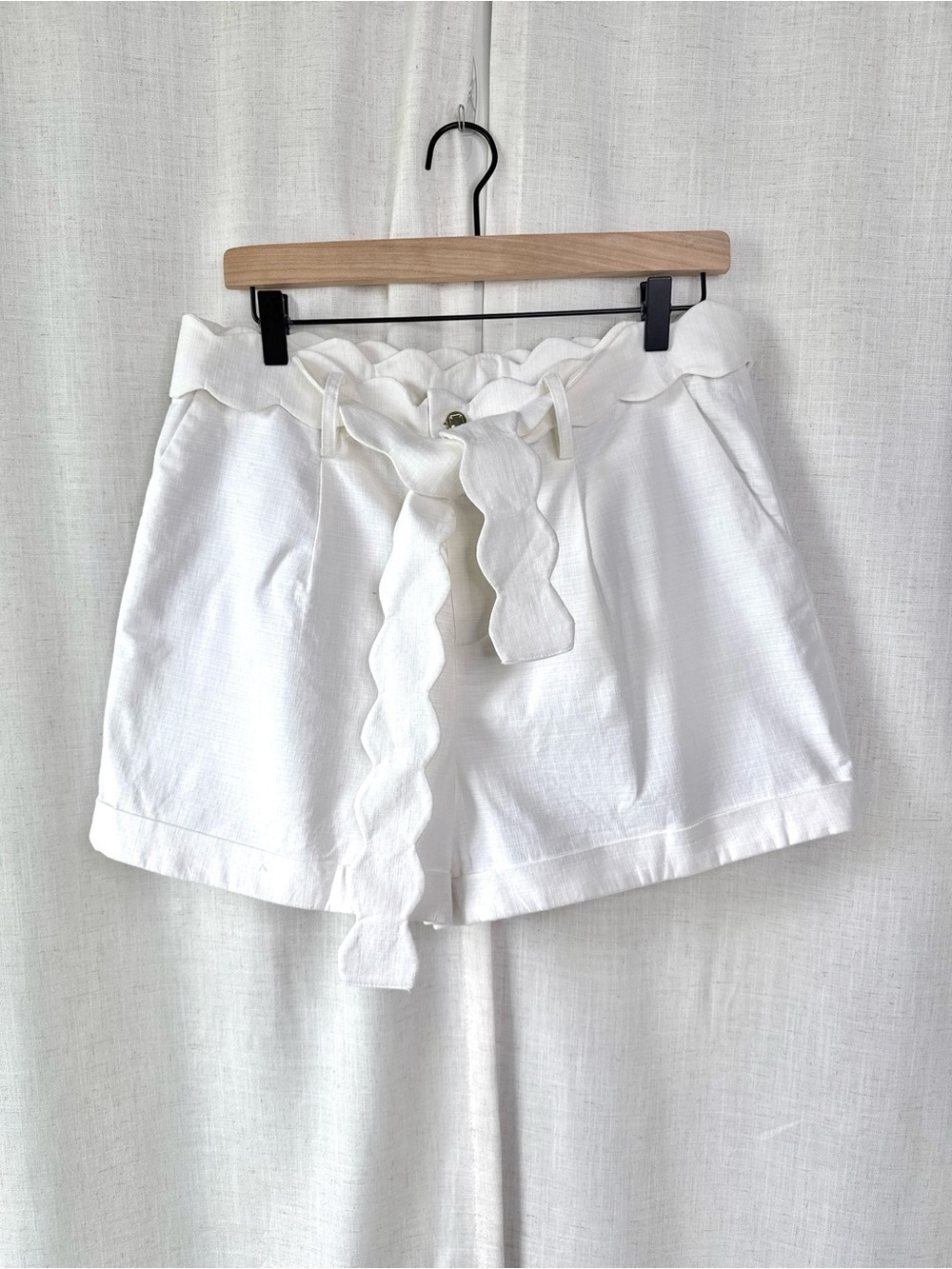 Elizabeth McKay Dizzy Scallop Tie Waist Linen Shorts White Size 10